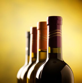 wine-bottle closure - corks or screw caps Wine bottle closure - Corks or screw caps for best wine storage
